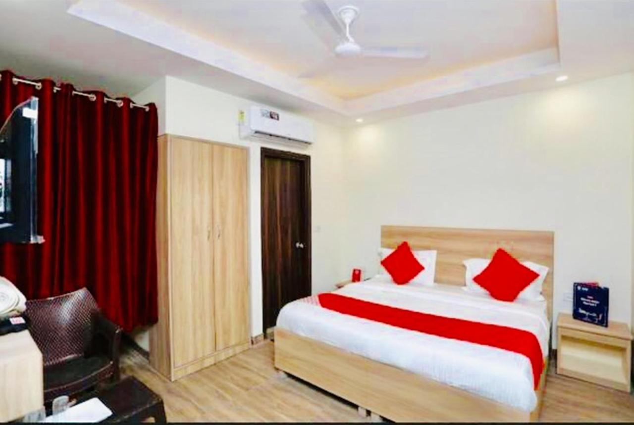 Hotel Golden Bliss At New Delhi Airport Esterno foto